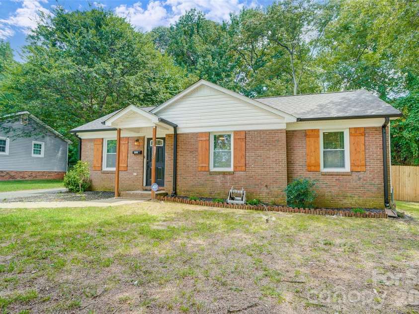 6608 Rosecran Drive, Charlotte, NC 28215.  MLS# CAR4366999, YatesRealty ID 13764. 