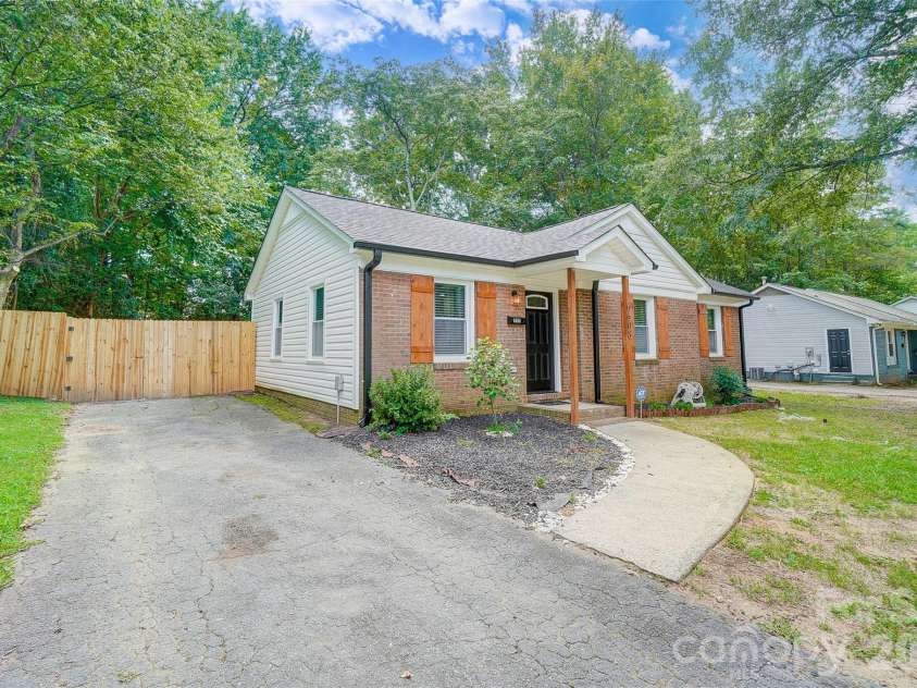 6608 Rosecran Drive, Charlotte, NC 28215.  MLS# CAR4366999, YatesRealty ID 13764. 