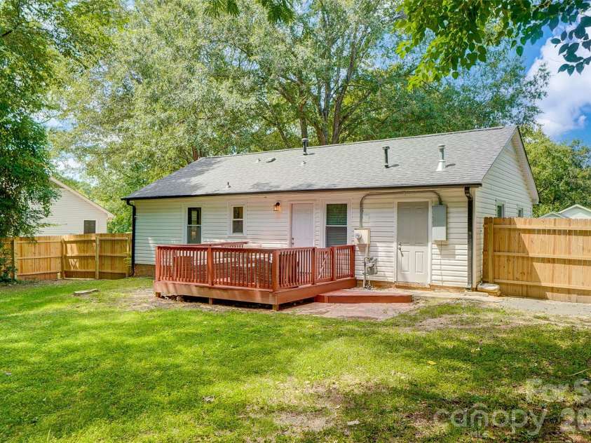 6608 Rosecran Drive, Charlotte, NC 28215.  MLS# CAR4366999, YatesRealty ID 13764. 
