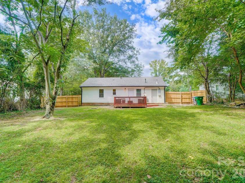 6608 Rosecran Drive, Charlotte, NC 28215.  MLS# CAR4366999, YatesRealty ID 13764. 