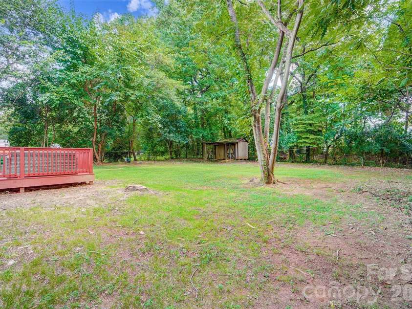 6608 Rosecran Drive, Charlotte, NC 28215.  MLS# CAR4366999, YatesRealty ID 13764. 