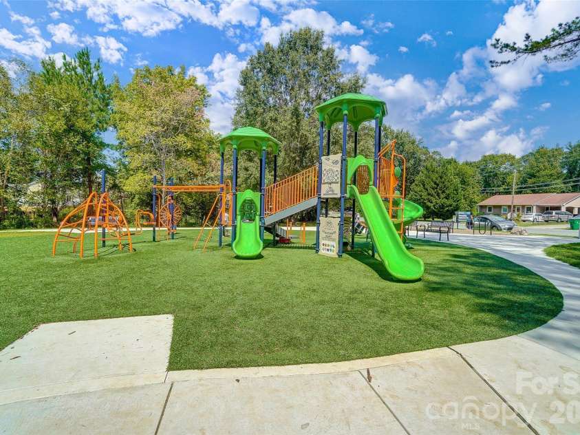 6608 Rosecran Drive, Charlotte, NC 28215.  MLS# CAR4366999, YatesRealty ID 13764. 
