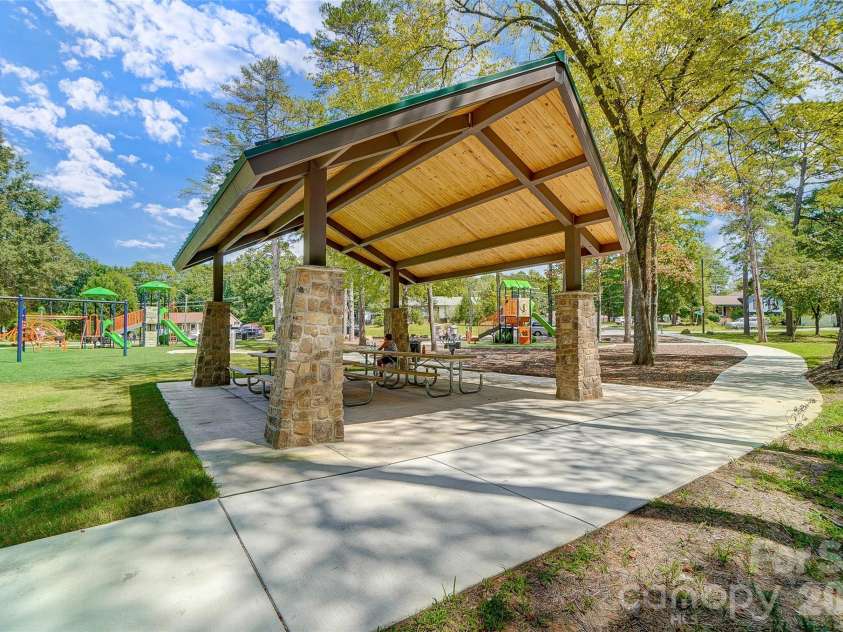 6608 Rosecran Drive, Charlotte, NC 28215.  MLS# CAR4366999, YatesRealty ID 13764. 