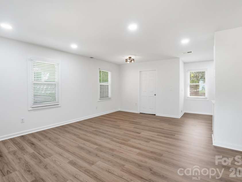 6608 Rosecran Drive, Charlotte, NC 28215.  MLS# CAR4366999, YatesRealty ID 13764. 