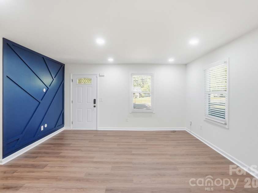 6608 Rosecran Drive, Charlotte, NC 28215.  MLS# CAR4366999, YatesRealty ID 13764. 