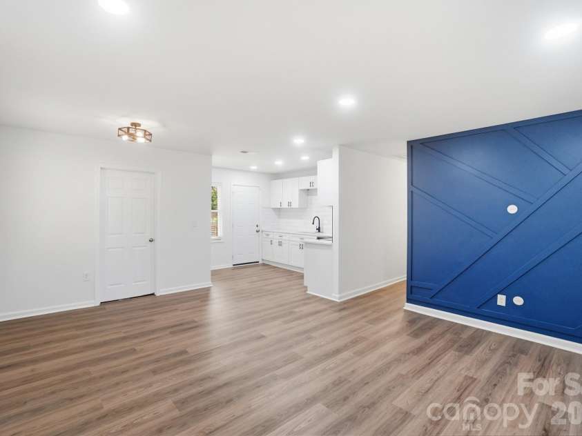 6608 Rosecran Drive, Charlotte, NC 28215.  MLS# CAR4366999, YatesRealty ID 13764. 