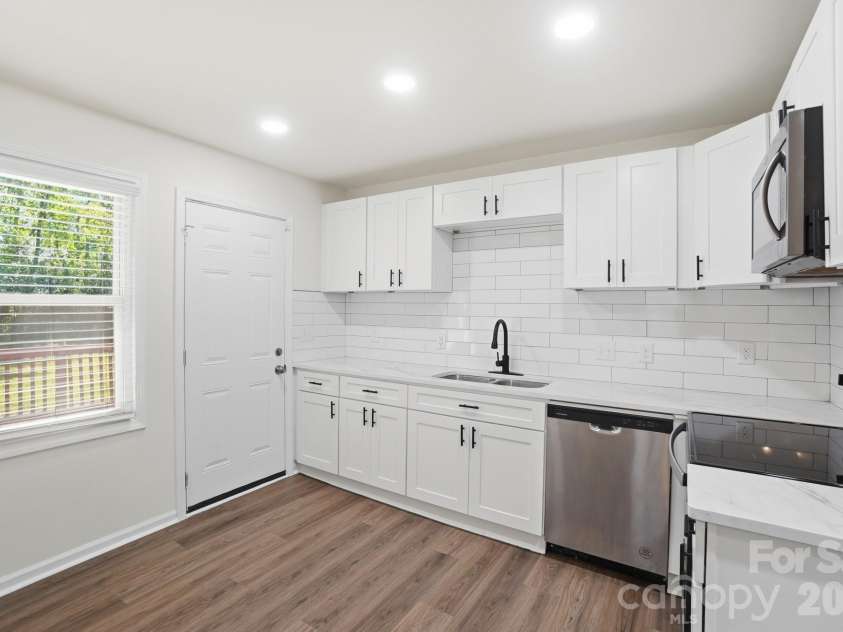 6608 Rosecran Drive, Charlotte, NC 28215.  MLS# CAR4366999, YatesRealty ID 13764. 