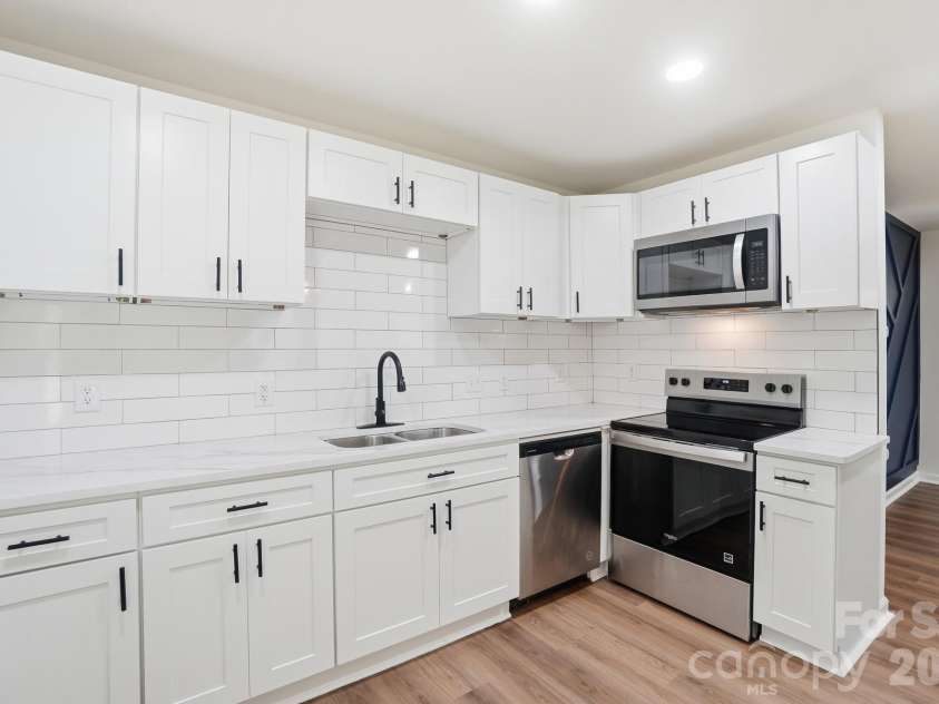 6608 Rosecran Drive, Charlotte, NC 28215.  MLS# CAR4366999, YatesRealty ID 13764. 