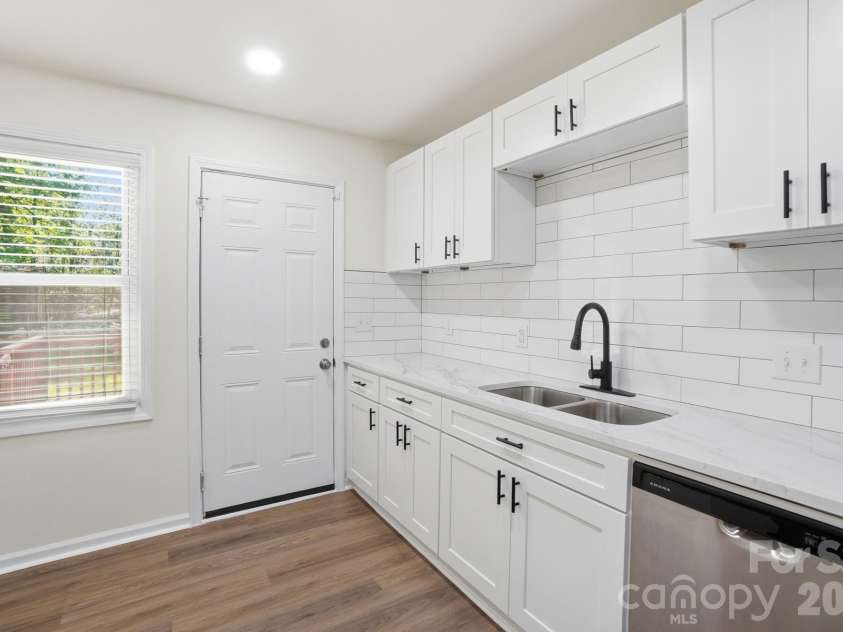 6608 Rosecran Drive, Charlotte, NC 28215.  MLS# CAR4366999, YatesRealty ID 13764. 