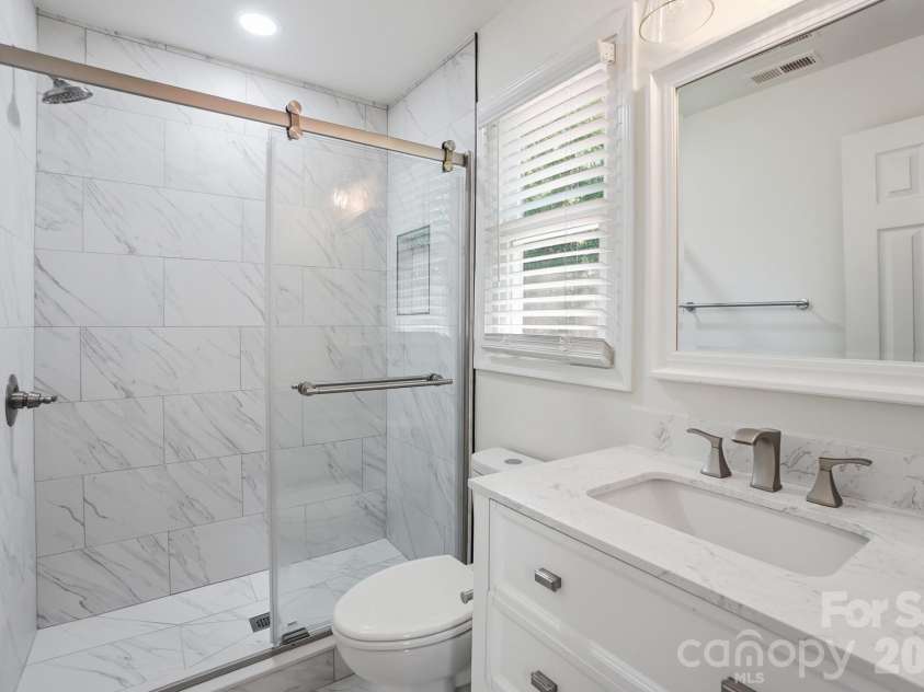 6608 Rosecran Drive, Charlotte, NC 28215.  MLS# CAR4366999, YatesRealty ID 13764. 