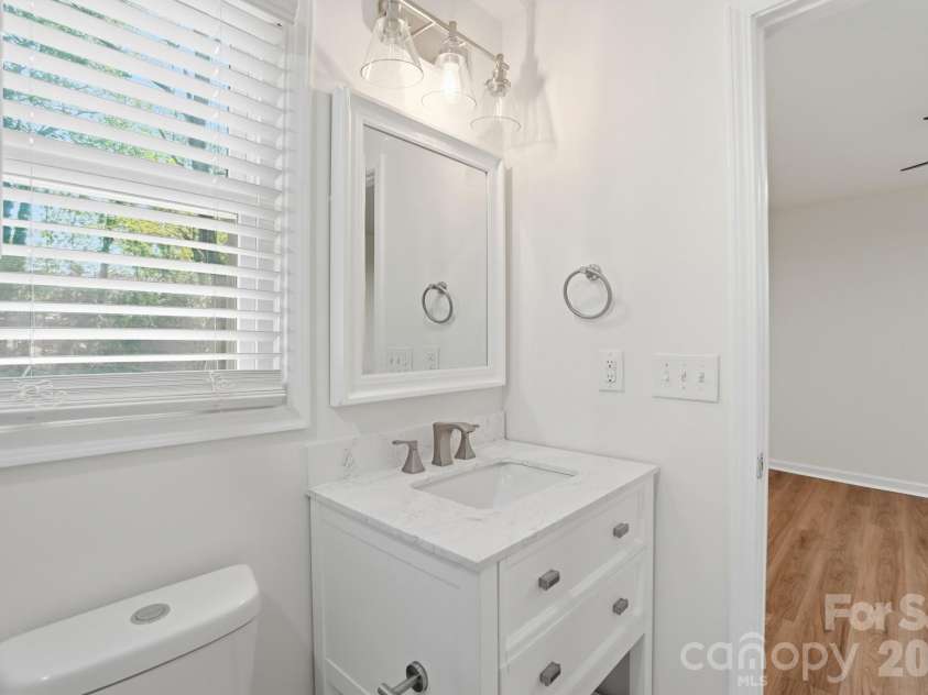6608 Rosecran Drive, Charlotte, NC 28215.  MLS# CAR4366999, YatesRealty ID 13764. 