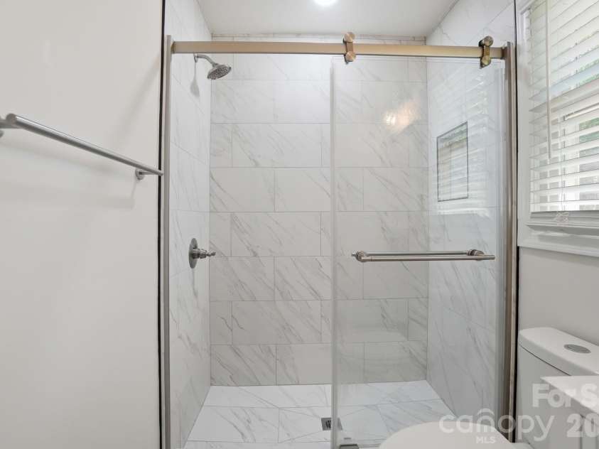 6608 Rosecran Drive, Charlotte, NC 28215.  MLS# CAR4366999, YatesRealty ID 13764. 
