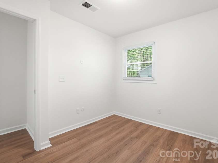 6608 Rosecran Drive, Charlotte, NC 28215.  MLS# CAR4366999, YatesRealty ID 13764. 