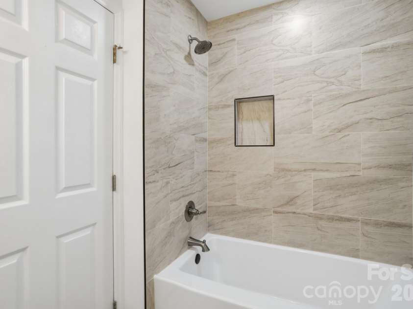 6608 Rosecran Drive, Charlotte, NC 28215.  MLS# CAR4366999, YatesRealty ID 13764. 