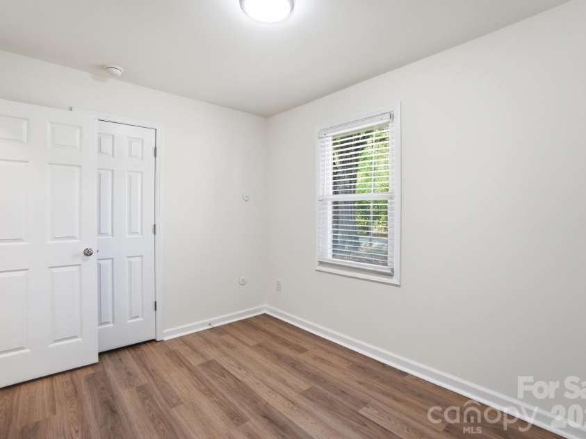 6608 Rosecran Drive, Charlotte, NC 28215.  MLS# CAR4366999, YatesRealty ID 13764. 