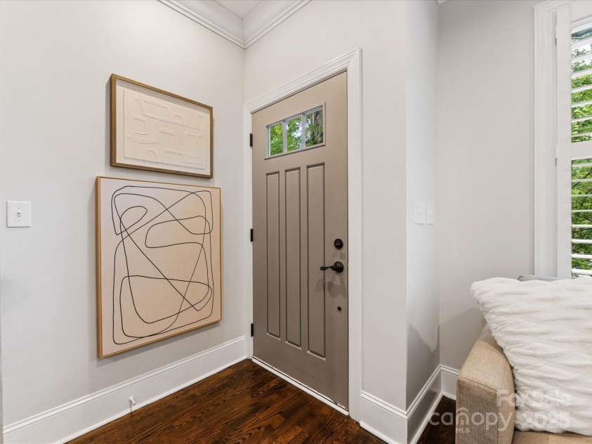 100 Laurel Avenue, Charlotte, NC 28207.  MLS# CAR4255759, YatesRealty ID 13765. 