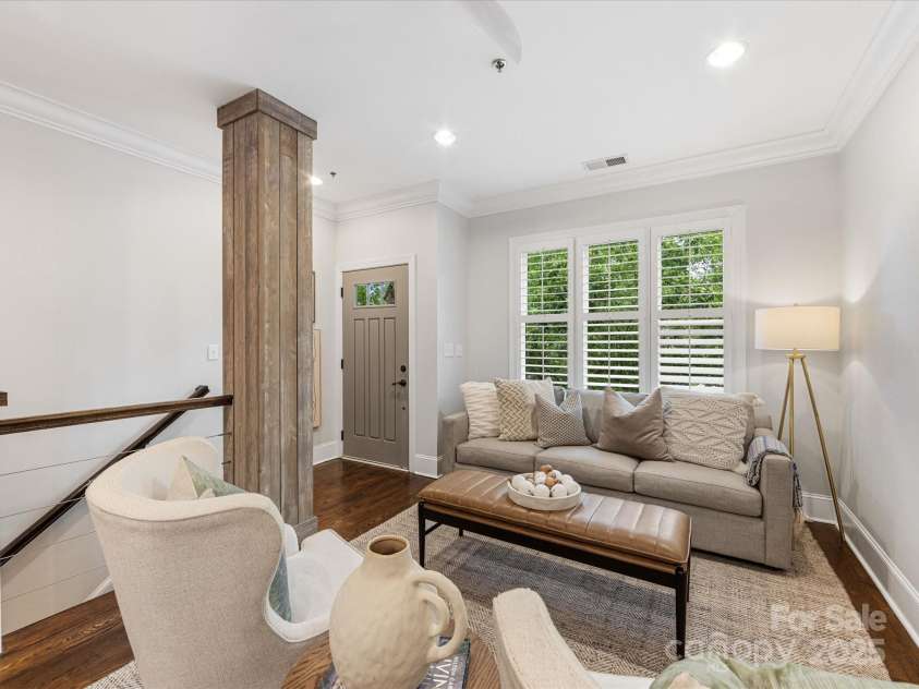 100 Laurel Avenue, Charlotte, NC 28207.  MLS# CAR4255759, YatesRealty ID 13765. 