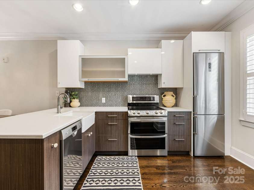 100 Laurel Avenue, Charlotte, NC 28207.  MLS# CAR4255759, YatesRealty ID 13765. 