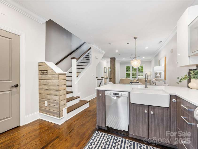 100 Laurel Avenue, Charlotte, NC 28207.  MLS# CAR4255759, YatesRealty ID 13765. 