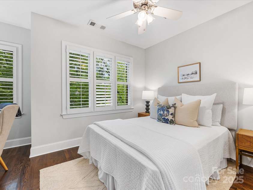 100 Laurel Avenue, Charlotte, NC 28207.  MLS# CAR4255759, YatesRealty ID 13765. 