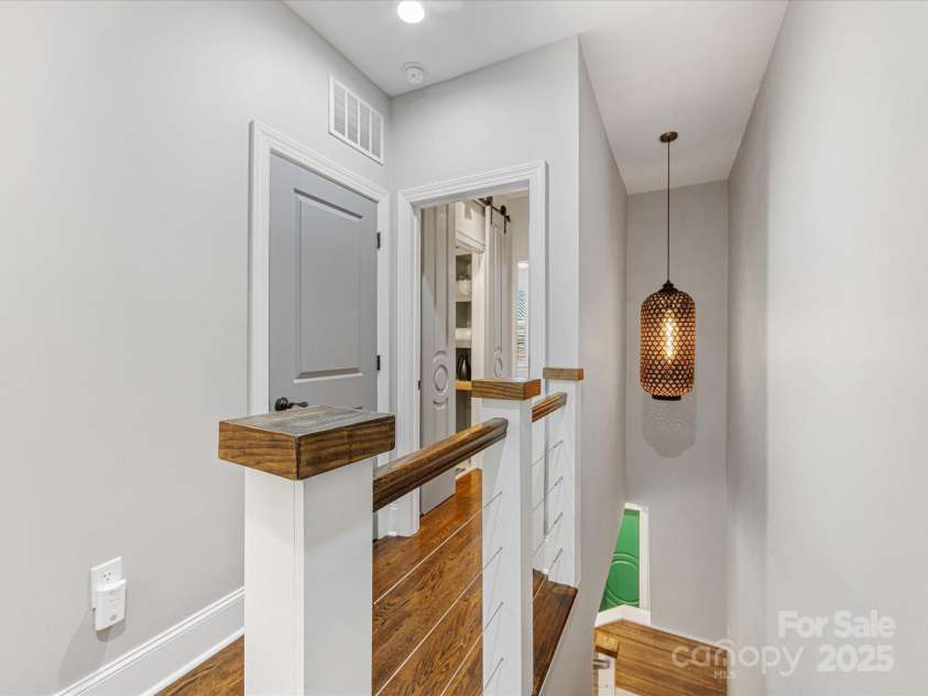 100 Laurel Avenue, Charlotte, NC 28207.  MLS# CAR4255759, YatesRealty ID 13765. 