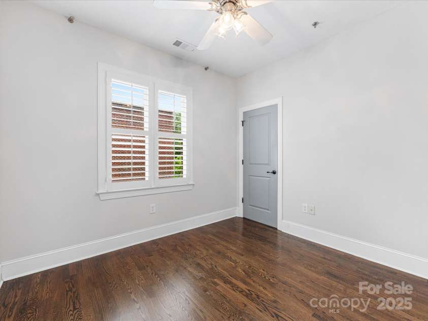 100 Laurel Avenue, Charlotte, NC 28207.  MLS# CAR4255759, YatesRealty ID 13765. 