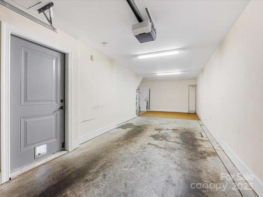 100 Laurel Avenue, Charlotte, NC 28207.  MLS# CAR4255759, YatesRealty ID 13765. 
