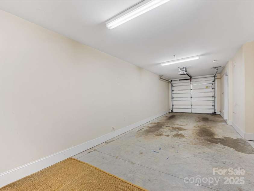 100 Laurel Avenue, Charlotte, NC 28207.  MLS# CAR4255759, YatesRealty ID 13765. 