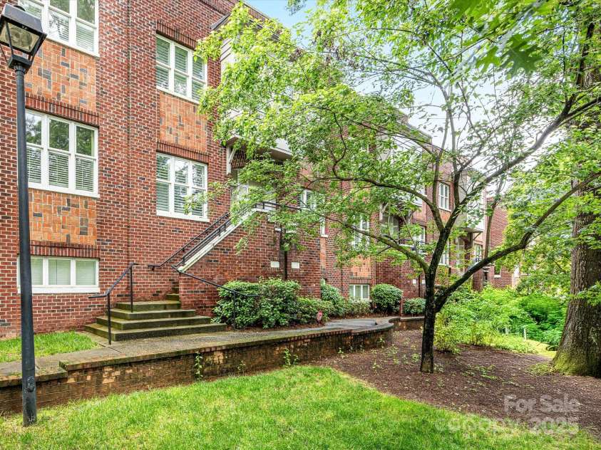 100 Laurel Avenue, Charlotte, NC 28207.  MLS# CAR4255759, YatesRealty ID 13765. 