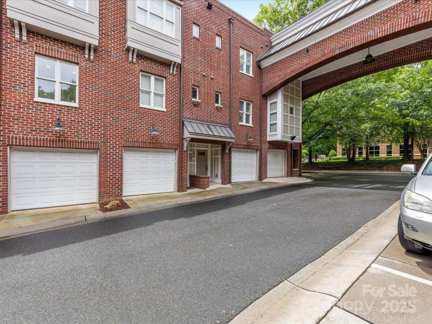 100 Laurel Avenue, Charlotte, NC 28207.  MLS# CAR4255759, YatesRealty ID 13765. 