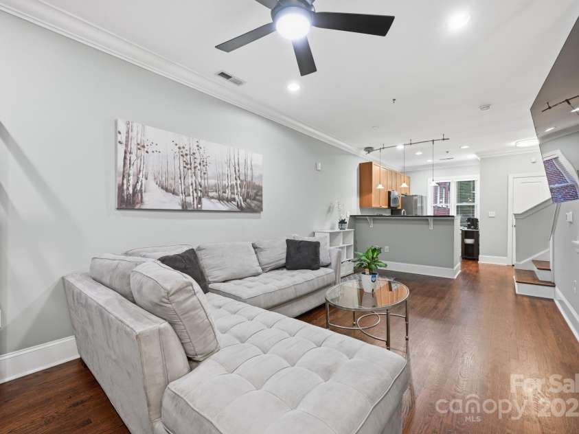 100 Laurel Avenue, Charlotte, NC 28207.  MLS# CAR4318328, YatesRealty ID 13765. 