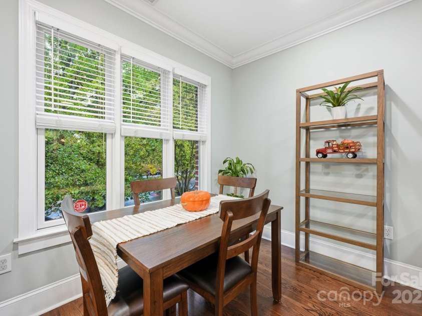 100 Laurel Avenue, Charlotte, NC 28207.  MLS# CAR4318328, YatesRealty ID 13765. 