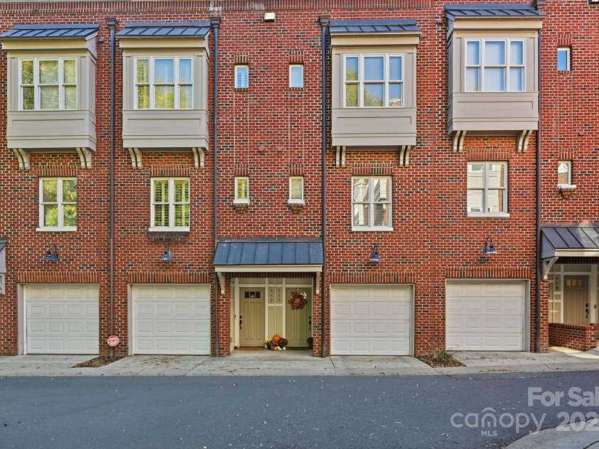 100 Laurel Avenue, Charlotte, NC 28207.  MLS# CAR4318328, YatesRealty ID 13765. 