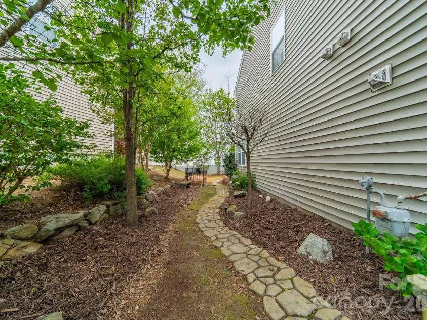 3316 Brackhill Street, Davidson, NC 28036.  MLS# CAR4367756, YatesRealty ID 13768. 
