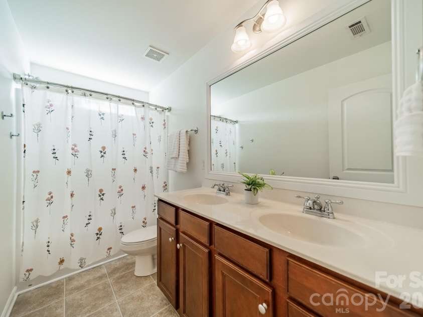 3316 Brackhill Street, Davidson, NC 28036.  MLS# CAR4367756, YatesRealty ID 13768. Full Bathroom-Upper Level