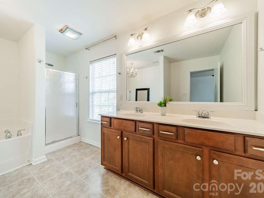 3316 Brackhill Street, Davidson, NC 28036.  MLS# CAR4367756, YatesRealty ID 13768. Primary Bath