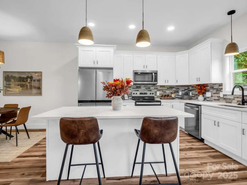 45 Jennifer Drive, Hendersonville, NC 28791.  MLS# CAR4298076, YatesRealty ID 13768. 