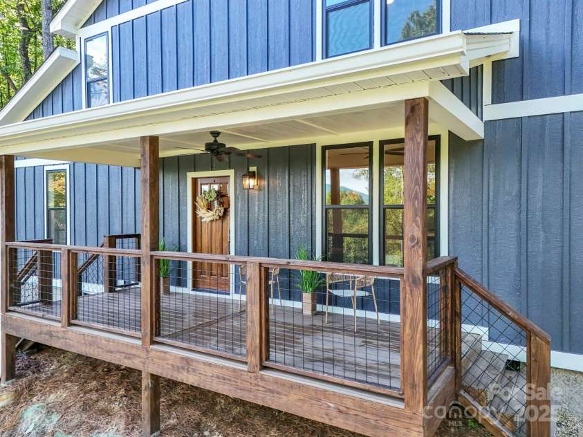 45 Jennifer Drive, Hendersonville, NC 28791.  MLS# CAR4298076, YatesRealty ID 13768. Covered front porch