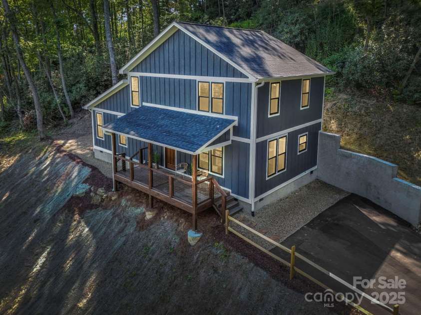 45 Jennifer Drive, Hendersonville, NC 28791.  MLS# CAR4298076, YatesRealty ID 13768. Front view, covered front porch