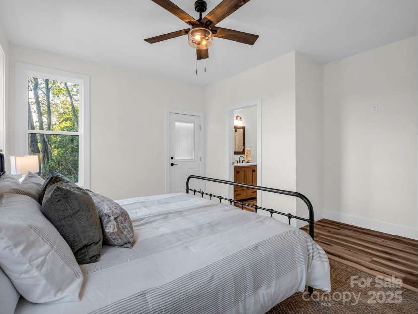 45 Jennifer Drive, Hendersonville, NC 28791.  MLS# CAR4298076, YatesRealty ID 13768. Primary bedroom