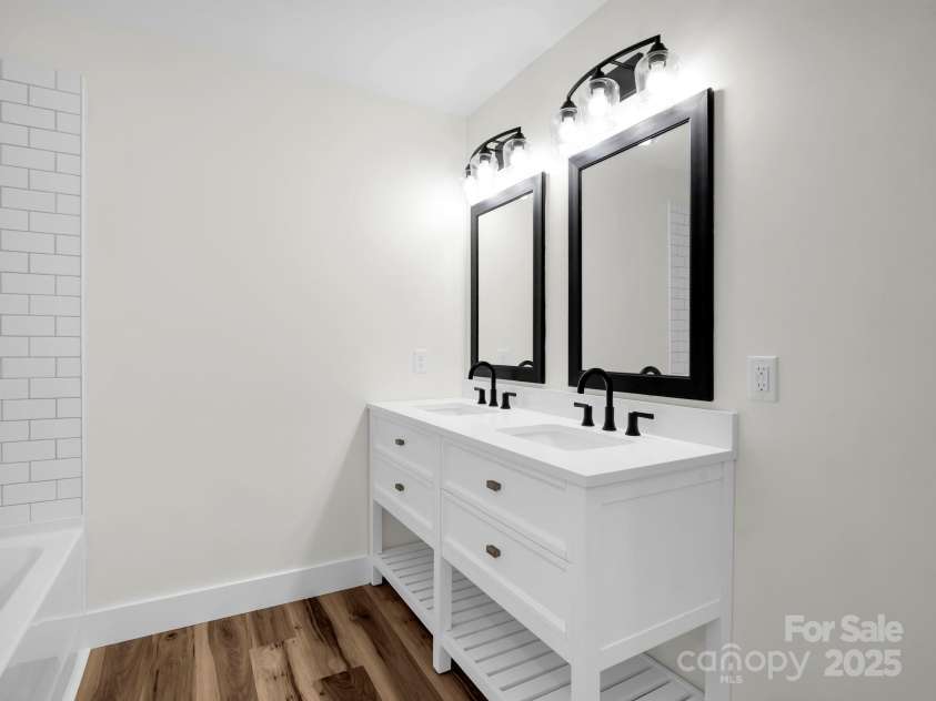 45 Jennifer Drive, Hendersonville, NC 28791.  MLS# CAR4298076, YatesRealty ID 13768. Upstairs bath