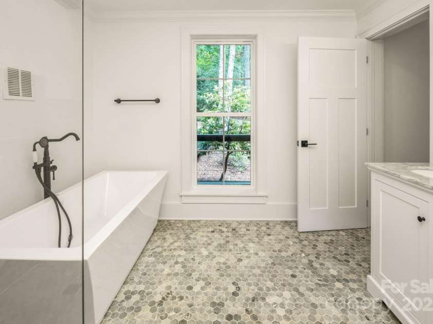 50 Turkey Trot Lane, Burnsville, NC 28714.  MLS# CAR4201949, YatesRealty ID 13769. 