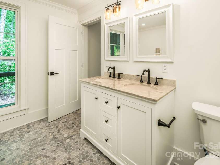 50 Turkey Trot Lane, Burnsville, NC 28714.  MLS# CAR4201949, YatesRealty ID 13769. 