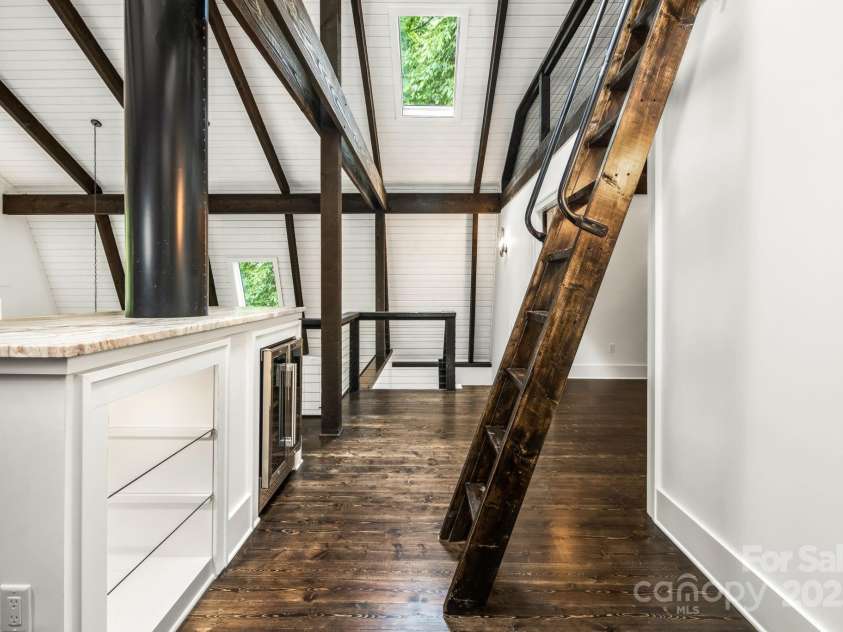 50 Turkey Trot Lane, Burnsville, NC 28714.  MLS# CAR4201949, YatesRealty ID 13769. 