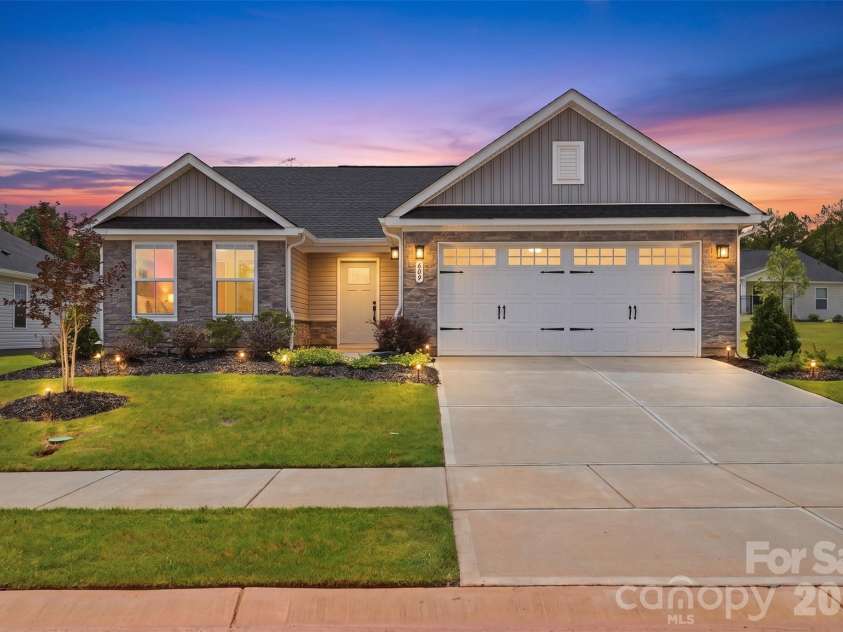 609 Nesbe Street, Lancaster, SC 29720.  MLS# CAR4398050, YatesRealty ID 13769. 
