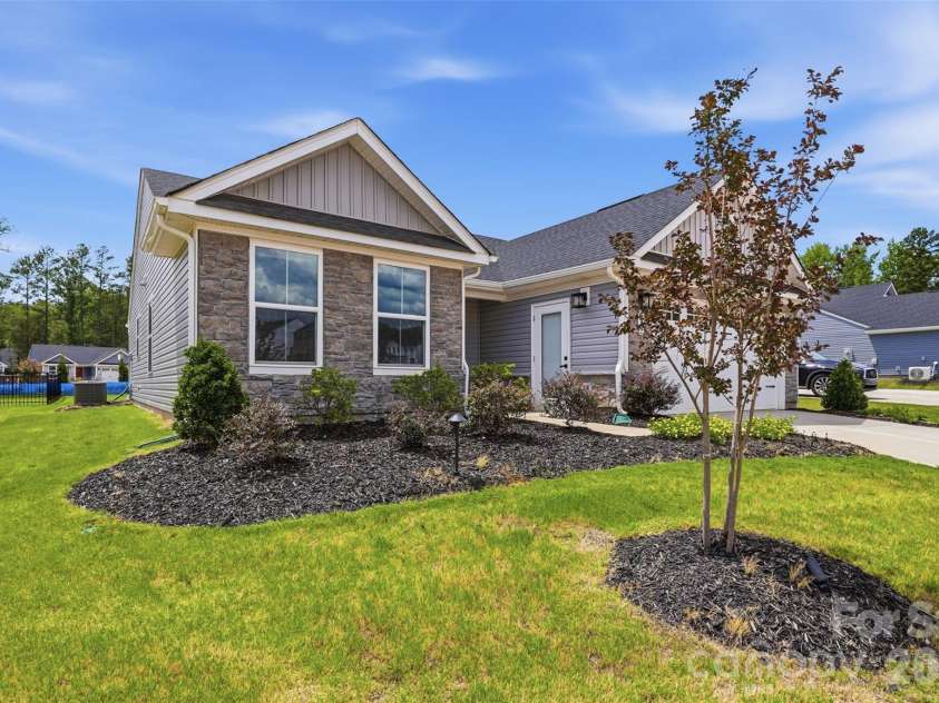 609 Nesbe Street, Lancaster, SC 29720.  MLS# CAR4398050, YatesRealty ID 13769. 