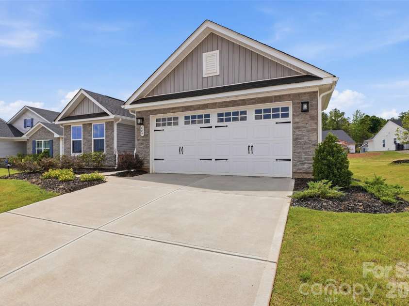 609 Nesbe Street, Lancaster, SC 29720.  MLS# CAR4398050, YatesRealty ID 13769. 