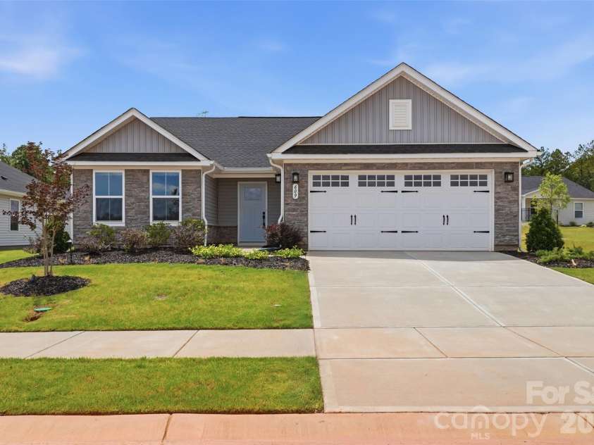 609 Nesbe Street, Lancaster, SC 29720.  MLS# CAR4398050, YatesRealty ID 13769. 