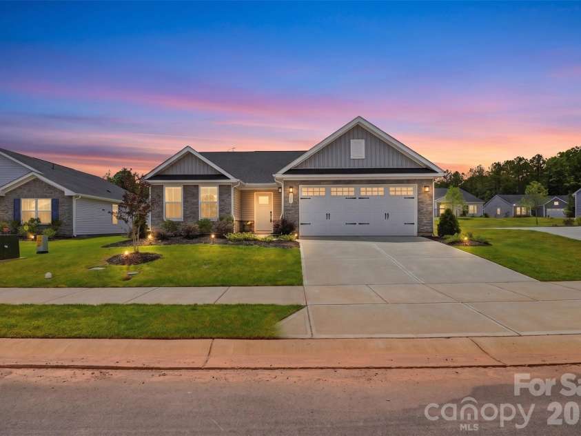 609 Nesbe Street, Lancaster, SC 29720.  MLS# CAR4398050, YatesRealty ID 13769. 