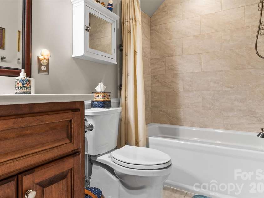1103 River Ridge Way, Lenoir, NC 28645.  MLS# CAR4364618, YatesRealty ID 13770. Upstairs Bath